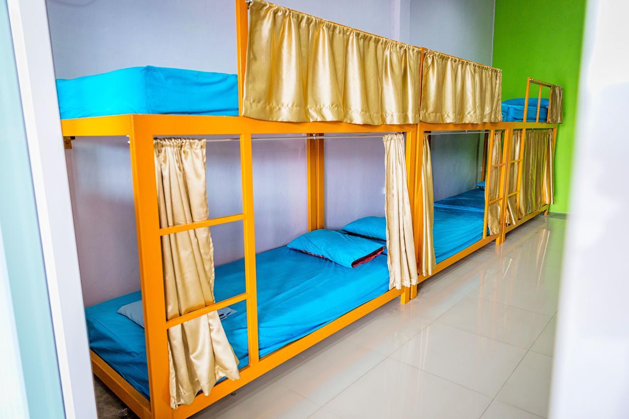 Railway Hostel (Adults Only) Chumphon Dış mekan fotoğraf